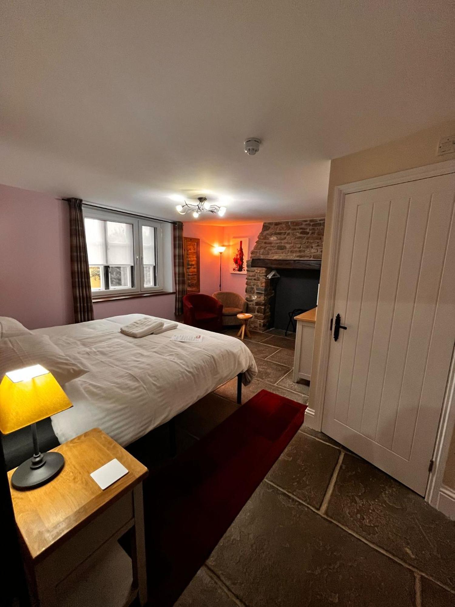 Old Manor House Bed & Breakfast Axbridge Dış mekan fotoğraf