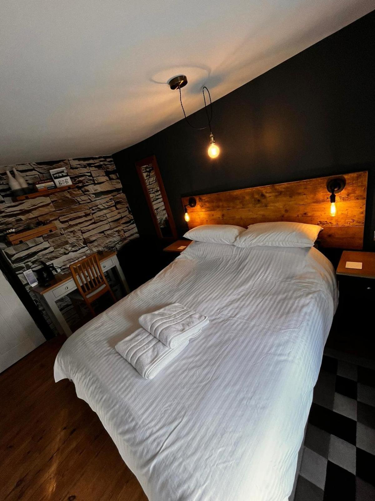 Old Manor House Bed & Breakfast Axbridge Dış mekan fotoğraf